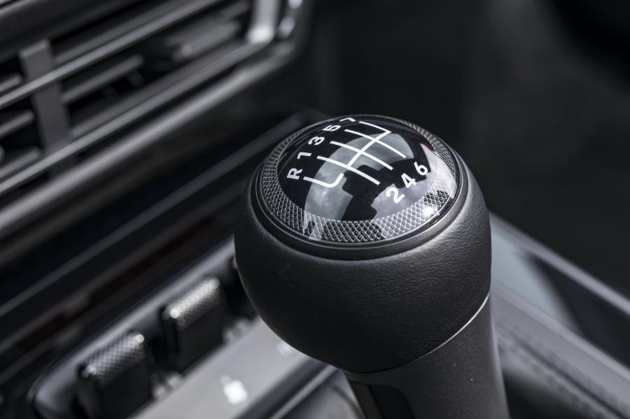 Детали интерьера Porsche 911 Targa 4S (992) 2020 года  (WW) (фото 33 из 43)